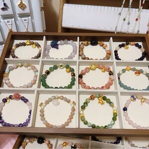 （02-09）Handmade bracelets for live show🖤